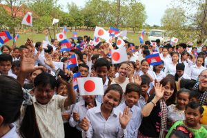 カンボジアのコンポンチュナン県にある小中学校