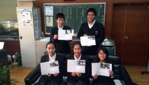 支援するタイ中学生の写真