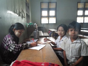 ミャンマーの早朝の学校風景