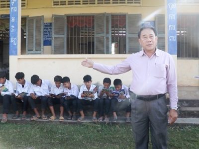 カンボジアからビデオ紹介：現地学校の図書事情